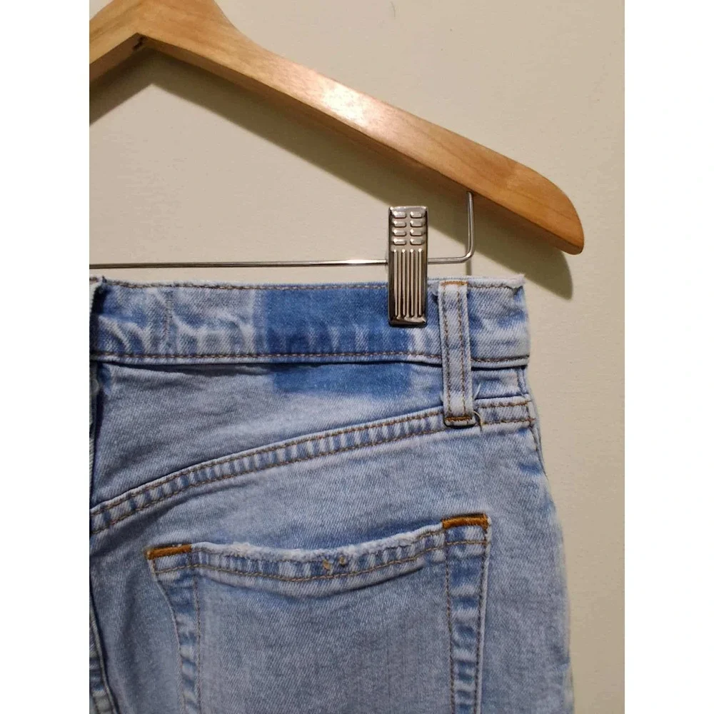 Abercrombie Fitch Ultra High‎ Rise Ankle Straight Distressed Light Wash Jeans 29